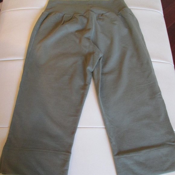 NWOT - Puma Capri Sweatpants - Sz Lg. - Picture 3 of 7